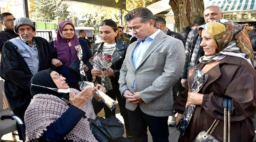 Özel gereksinimli bireylere tekerlekli sandalye desteği