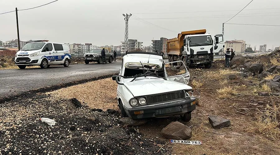 Kamyonla çarpışan otomobilin sürücüsü öldü, 3 kişi yaralandı!