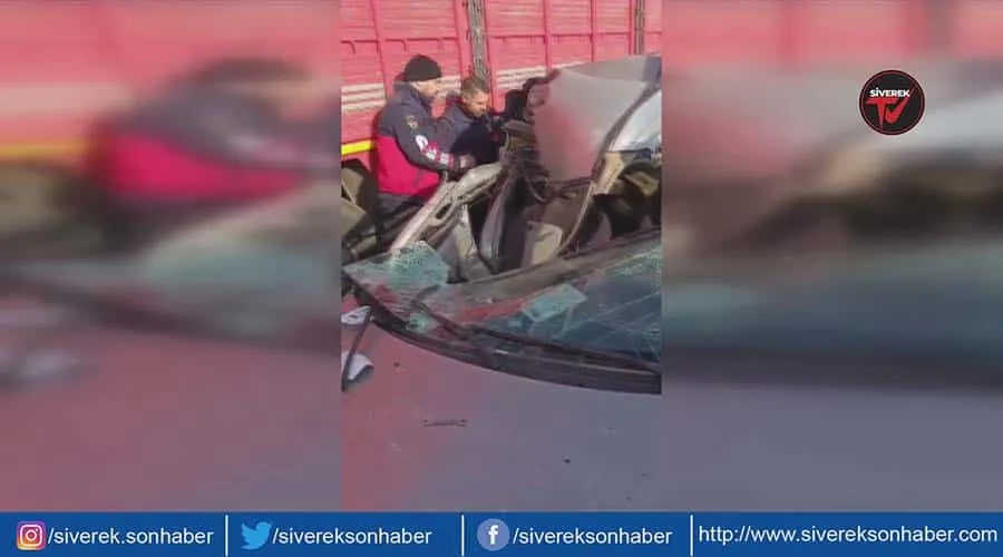 Park halinde kamyona çarpan araçtaki 5 kişi yaralandı!