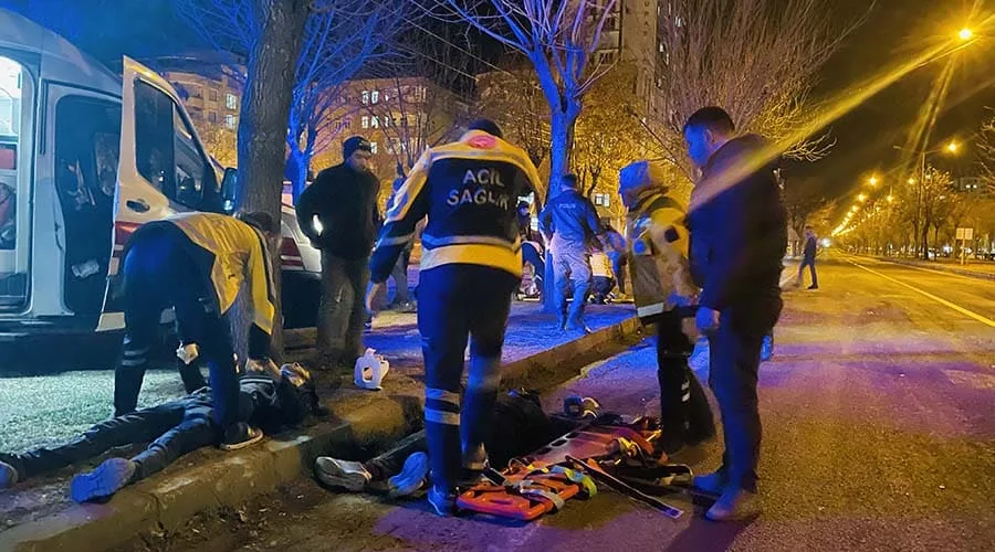 Siverek’te motosikletin yayaya çarptığı kazada 3 kişi yaralandı!