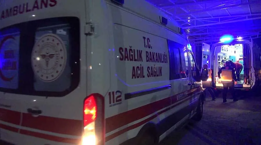 Tarlada devrilen araçta 4 kişi yaralandı!
