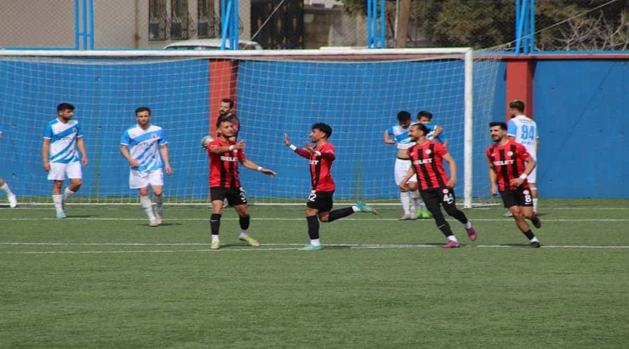 Kırmızı Siyahlılar, Kahta deplasmanından istediğini aldı