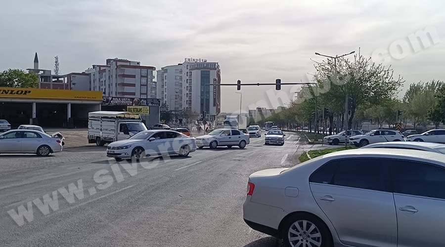 Çalışmayan trafik ışıkları kazaya davetiye çıkarıyor!