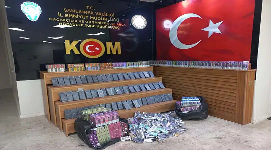 Yüzlerce kaçak cep telefonu ve elektronik sigara yakalandı