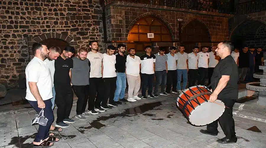 Siverek’te geleneksel halk oyunları belediyenin kurslarıyla yaşatılıyor