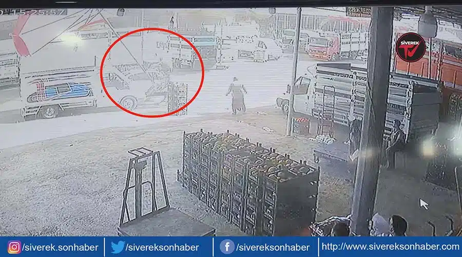 Devasa şemsiyeyi tutmaya çalışırken yaralandı!