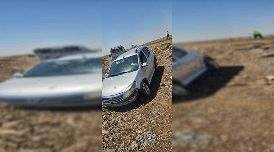 Devrilen otomobildeki 2 kişi yaralandı