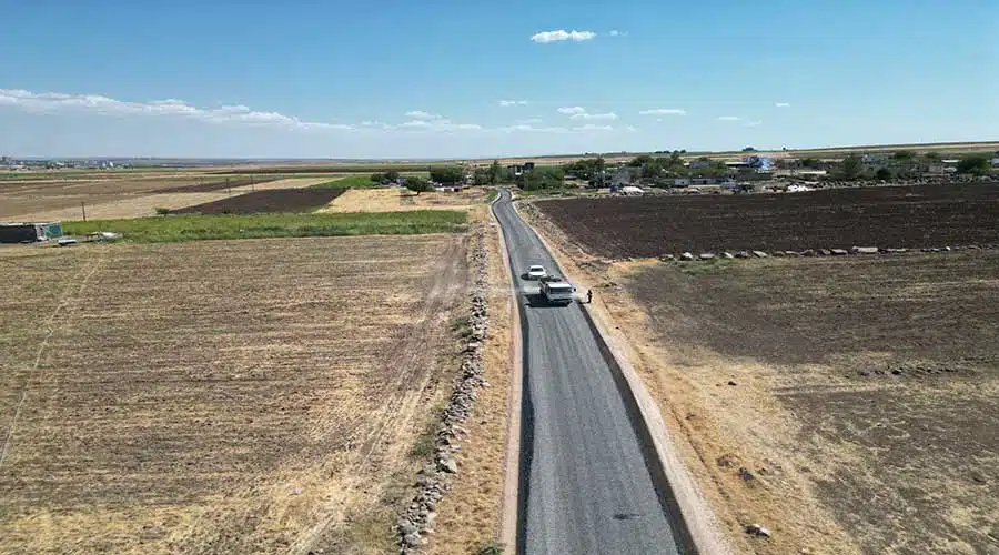 Siverek Kırsalında Sathi Asfalt Çalışmaları Devam Ediyor