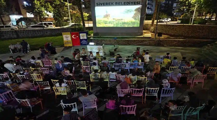 Siverek’te açık hava sineması etkinlikleri sürüyor