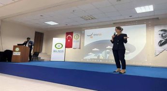 Özel yetenekli öğrenciler yenilenebilir enerjiyi kitaplar ve atölyelerle öğrendi