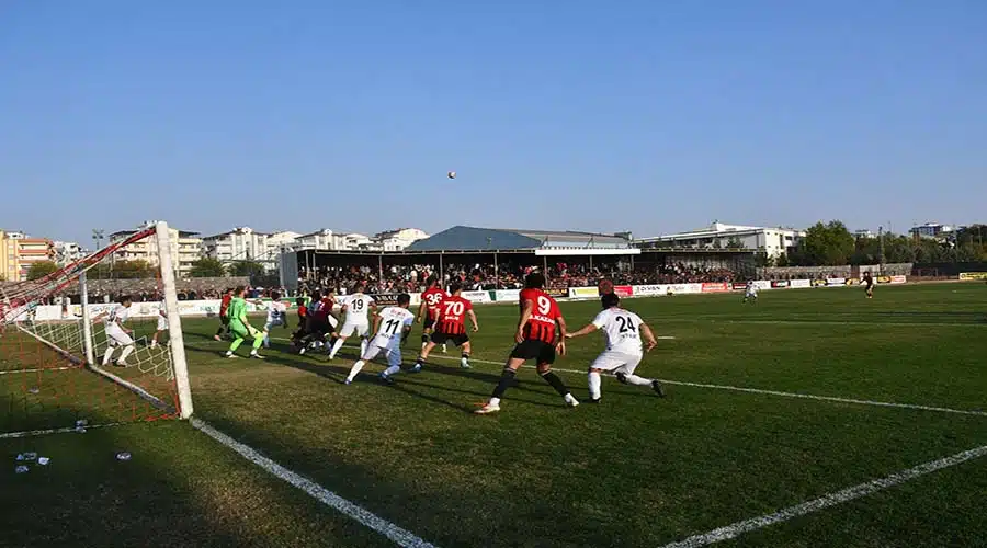 Siverek Belediyespor – Kahta 02 Spor ile berabere kaldı