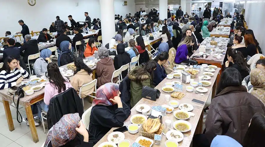 Başkan Bucak, Gençlik Kolları ile iftarda buluştu