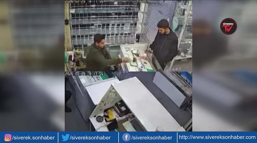 Telefoncudaki hırsızlık anı kameraya yansıdı