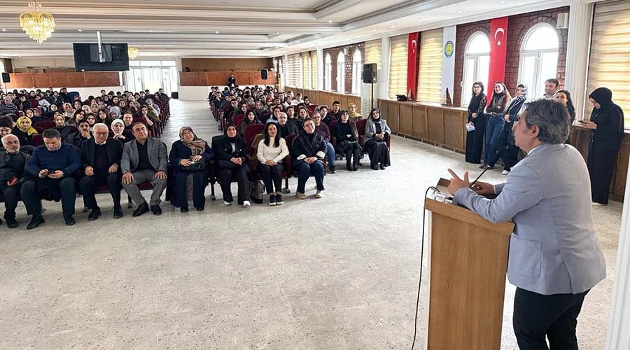 Aksaray Üniversitesi Eğitim Fakültesi Öğretim Üyesi Prof. Dr. Süleyman Yılmaz