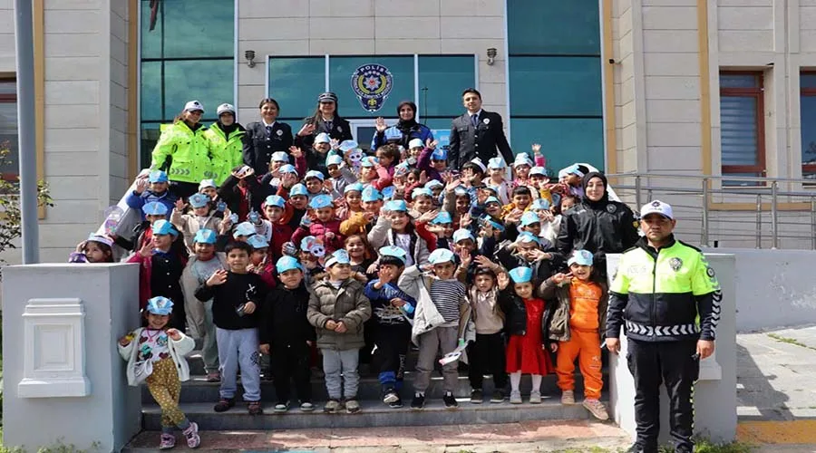 Öğrenciler Polis Haftası kapsamında emniyeti ziyaret etti