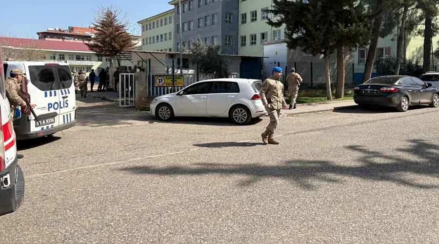 Siverek’te bir liseye silahlı saldırı düzenlendi