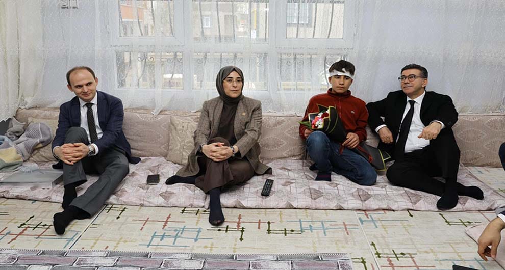 Başkan Bucak ve Milletvekili Yazmacı’dan yaralı öğrencilere ziyaret