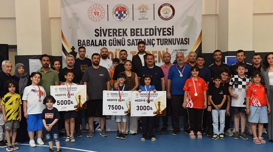 Babalar Günü Satranç Turnuvasında Dereceye Girenler Ödüllendirildi