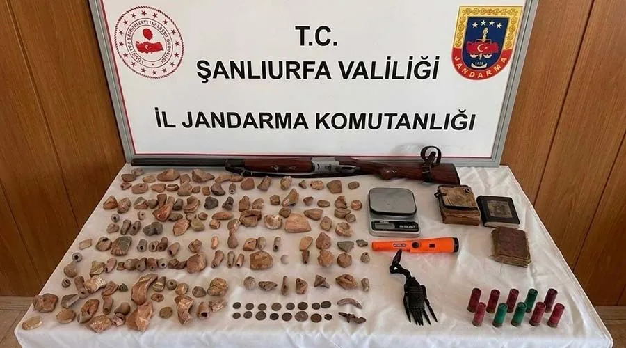 Halfeti’de tarihi eser operasyonunda 159 obje ele geçirildi