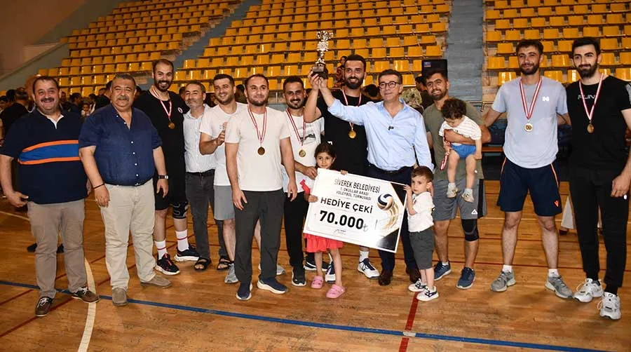 Siverek’te öğretmenler arası voleybol turnuvası tamamlandı